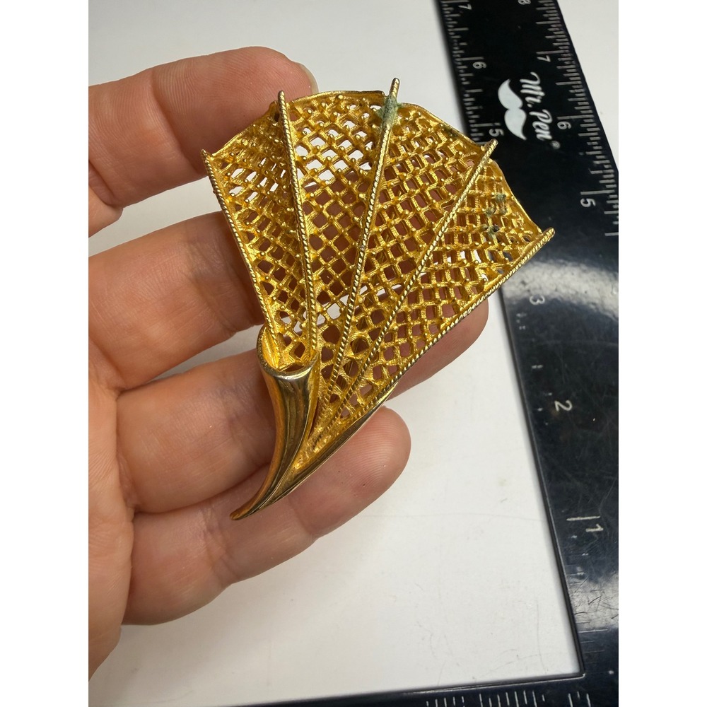 Vintage Gold Tone Mesh Lattice Fan Brooch Openwork Statement Pin